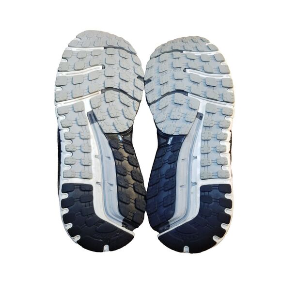 Athletic_Shoes